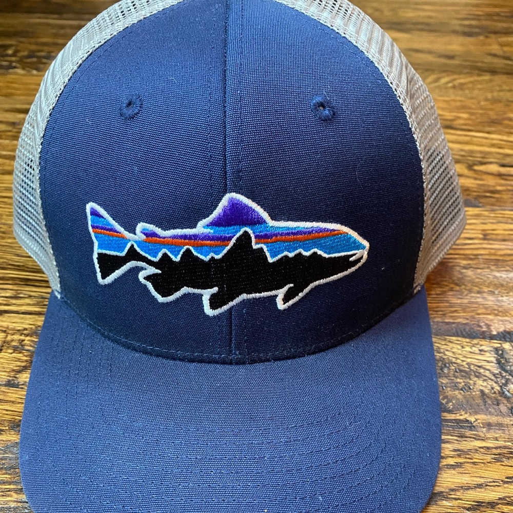 Patigonia Men’s adjustable Trucker Hat